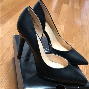 black pumps